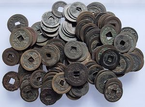 Japan, Shogunate & Empire, Good lot with ca 150 ancient Japanese copper or brass cash coins in various conditions including scarcer items...