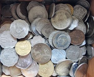 India, Republic, Very good lot with 140 older & modern Indian coins in nice grades, many different types including scarcer items and many higher grades... 
