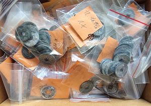 China, Various Provinces, Big lot with ca 440 ancient Chinese copper or brass cash coins in various conditions including scarcer items...
