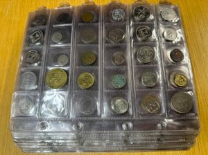 World, Mixed Countries, Album with a collection of 480 mostly different world coins in nice grades including a small part of Belgian coins...