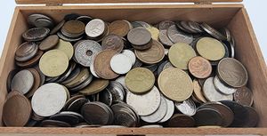 World, Mixed Countries, Box with some hundreds of older and modern world coins in various grades, to be seen ...