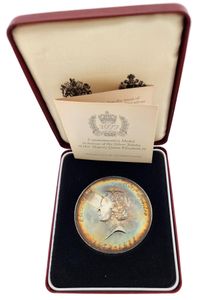 Great Britain, Kingdom, Elizabeth II, Medal in Silver 1977 by L. Durbin, Silver Jubilee, Crowned head left / Silver Jubilee Hybrid Tea Rose, UNC (in original box and Certificate)