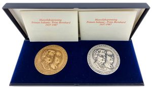 Netherlands, Kingdom, Beatrix, Medals in Bronze & in Silver 1987, 50th Anniversary of Mariage, Conjoined heads of Juliana & Bernard / Legend in 5 lines, UNC in original box