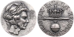 Netherlands, Kingdom, Beatrix, Medal in Silver 1988 by Verbon, Beatrix Bataviae Regina, Crowned head of Queen betarix right / Various crown juwels, UNC