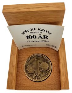 Norway, Kingdom, Olav V, Medal in Bronze 1975, 100 Years of Norway Kronen, Two conjoined coins left / Two coins in a scale with lion supporters, UNC in original box