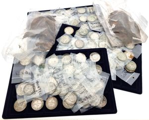 Belgium, Kingdom, Original Coin Treasure found in 2013 in Heverlee (Louvain), leather bag with 538 silver coins from Belgium, France, Italy, Sardinia & Switzerland in various grades... 