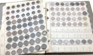 Belgium, Kingdom, Album with a nice collection of 440 Belgian coins in various grades, many different dates and some better items included !